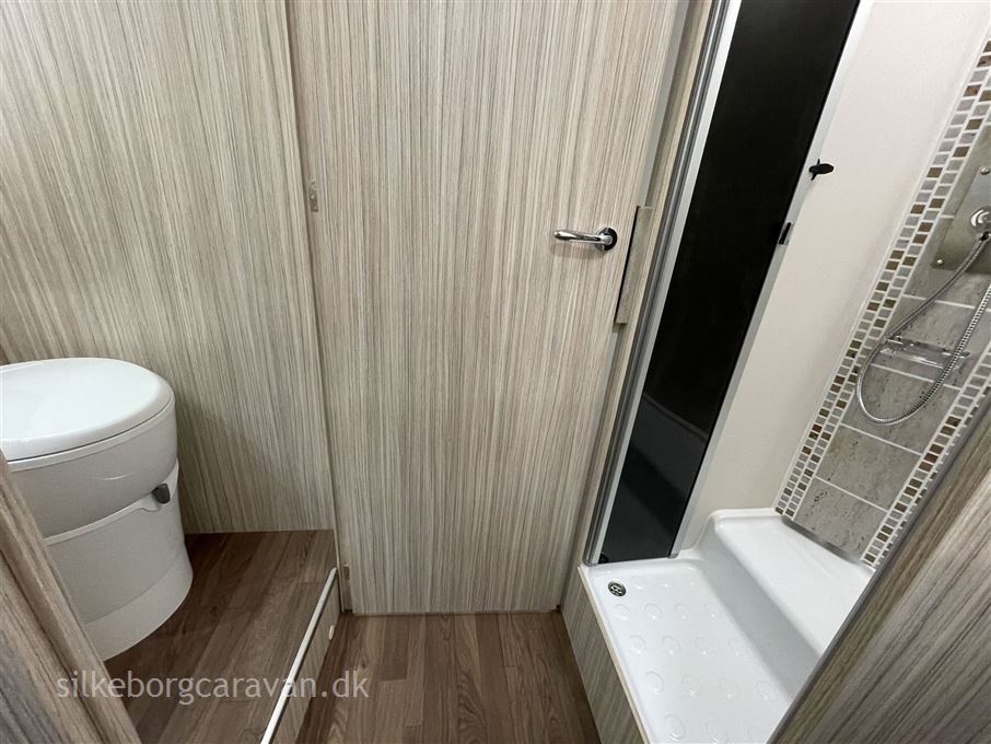 Elnagh T-Loft 582